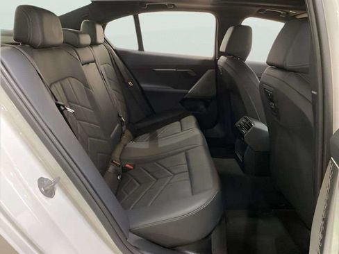 Used 2024 BMW 530i RWD image 35