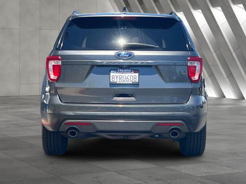 Used 2017 Ford Explorer XLT w/ Equipment Group 202A FWD image 5