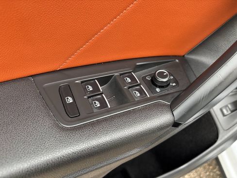 Used 2018 Volkswagen Tiguan SEL Premium AWD/4WD image 34