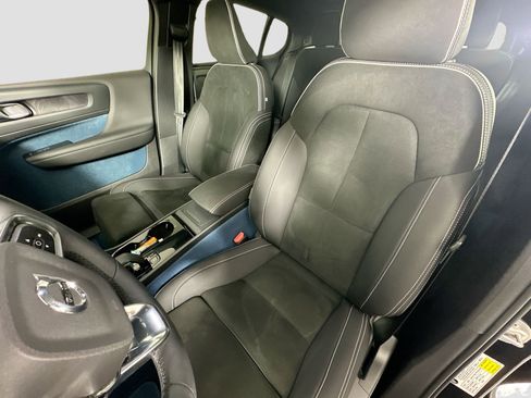 Certified 2023 Volvo C40 P8 Recharge Ultimate image 18