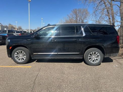 Used 2024 GMC Yukon XL Denali w/ Advanced Technology Package image 4