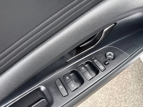 Certified 2025 Hyundai Elantra Sport FWD image 9