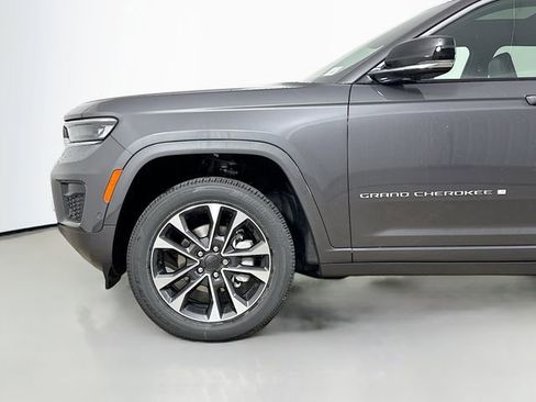 New 2025 Jeep Grand Cherokee Overland image 32