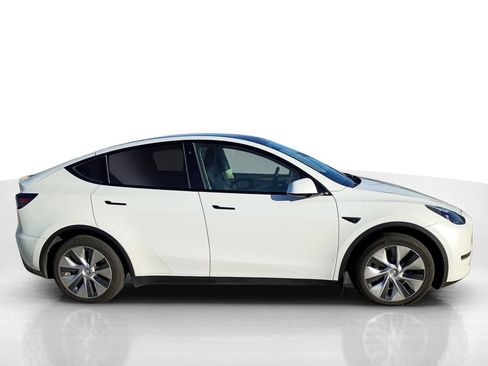 Used 2023 Tesla Model Y Long Range AWD/4WD image 4