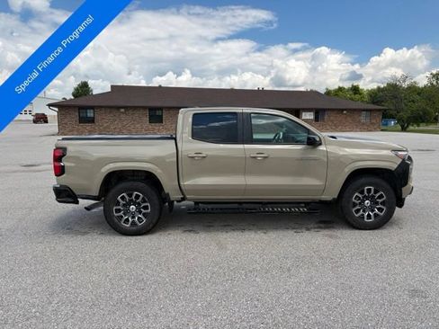 Used 2023 Chevrolet Colorado Z71 w/ Z71 Convenience Package 2 AWD/4WD image 8