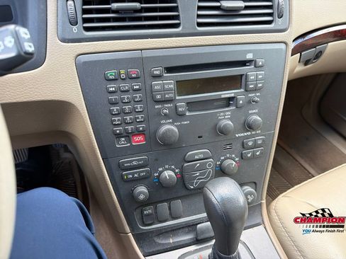 Used 2003 Volvo XC70 AWD/4WD image 10