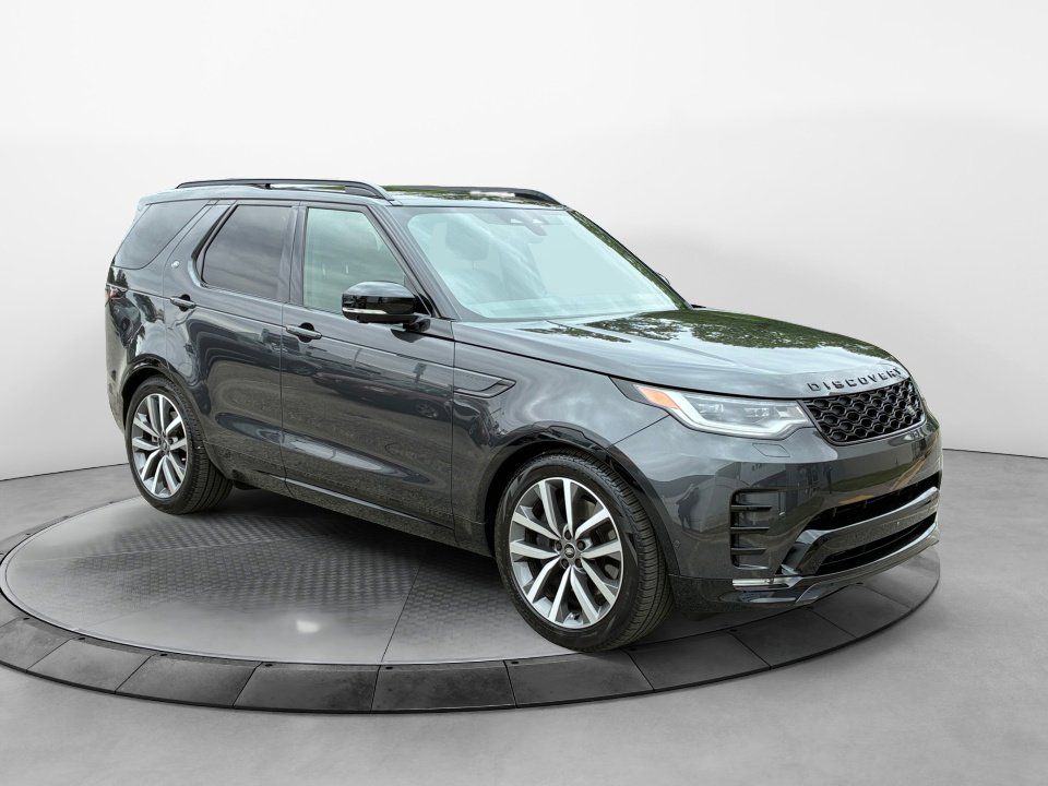 Certified 2025 Land Rover Discovery Dynamic SE AWD/4WD image 3