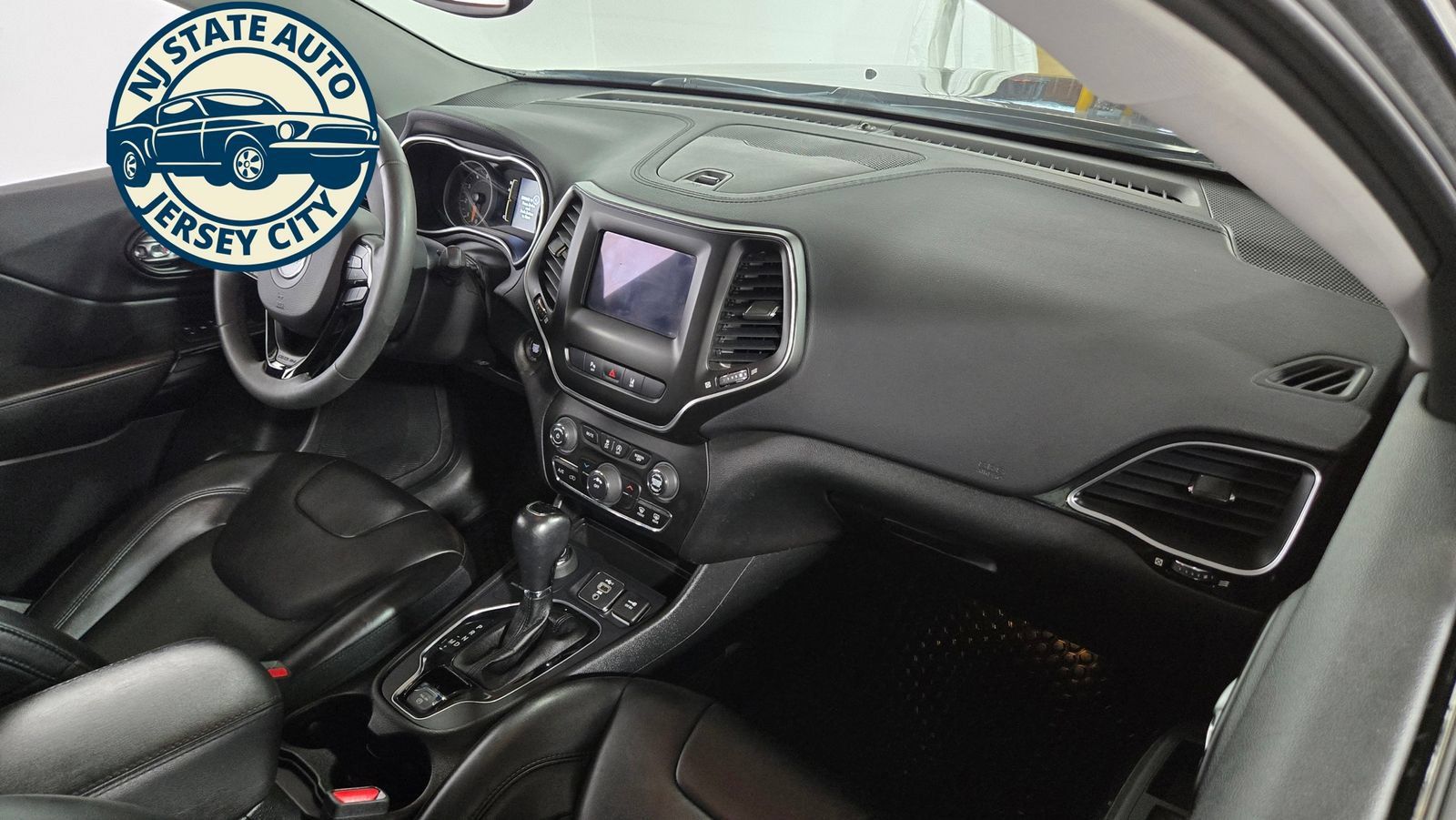 Used 2021 Jeep Cherokee Latitude Plus w/ Sun & Sound Group AWD/4WD image 39