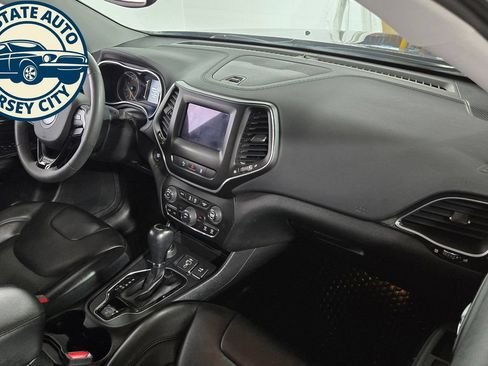 Used 2021 Jeep Cherokee Latitude Plus w/ Sun & Sound Group AWD/4WD image 39