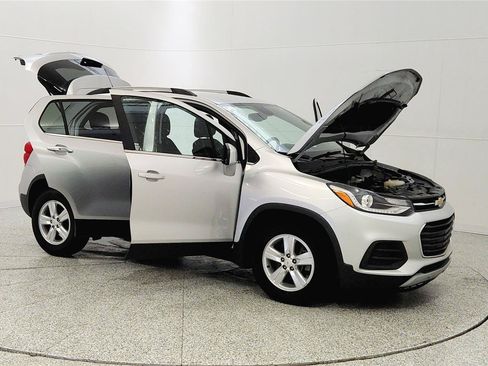Used 2019 Chevrolet Trax LT w/ LT Convenience Package FWD image 9