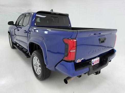 Used 2025 Toyota Tacoma SR5 w/ SR5 Upgrade Package image 38