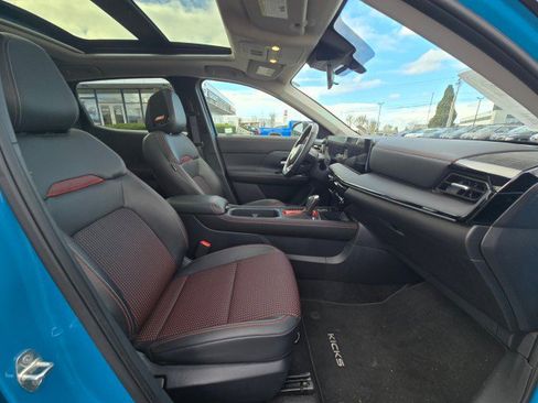 Used 2025 Nissan Kicks SR w/ SR Premium Package image 12