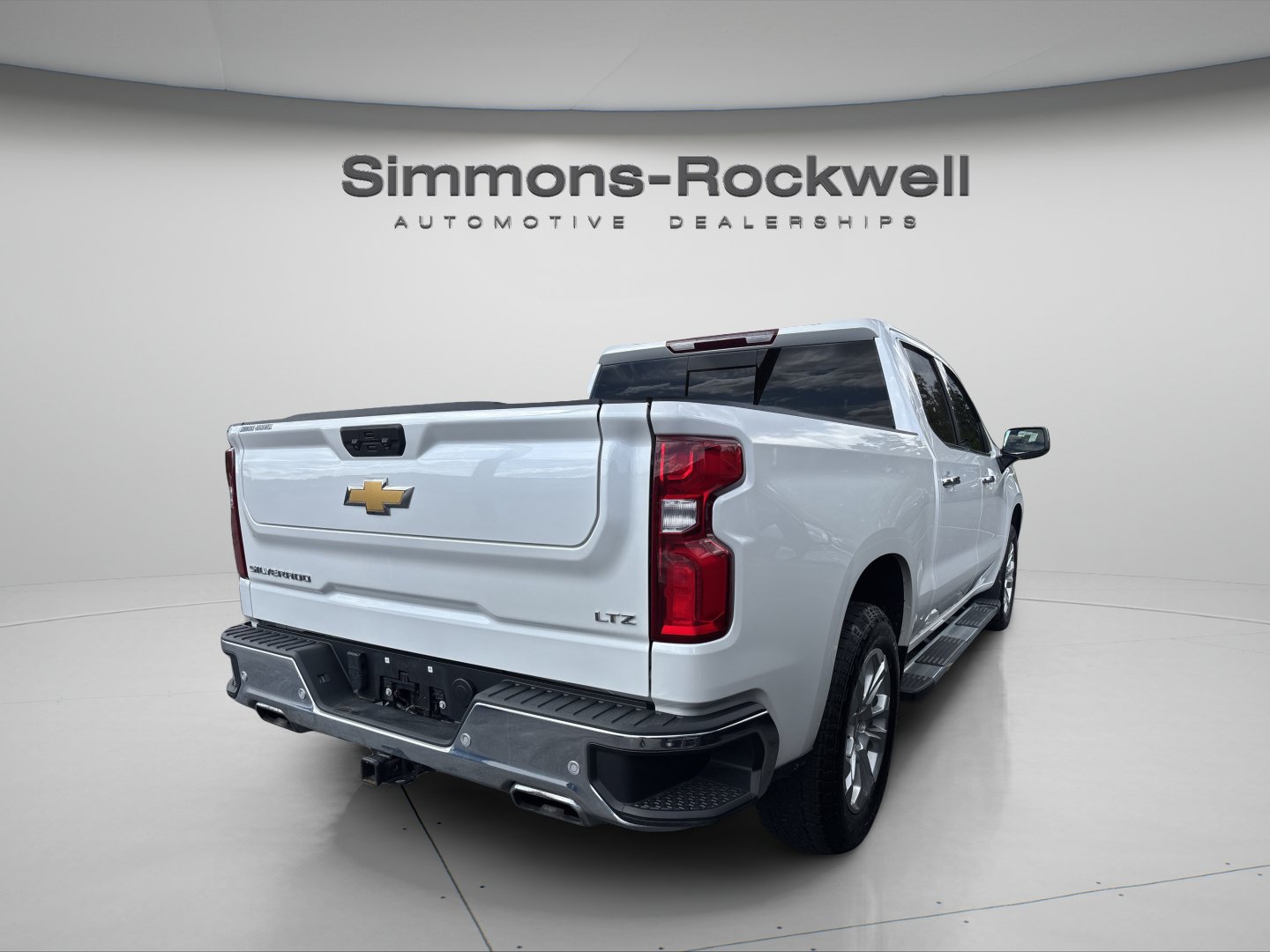 Used 2024 Chevrolet Silverado 1500 LTZ w/ LTZ Premium Package AWD/4WD image 5