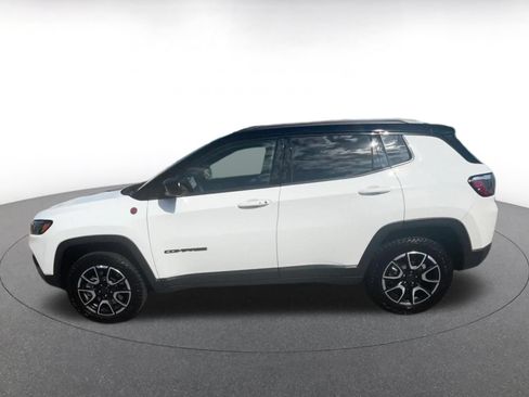 Used 2025 Jeep Compass Trailhawk AWD/4WD image 8