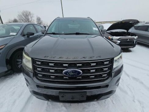 Used 2017 Ford Explorer XLT w/ Equipment Group 202A AWD/4WD image 2