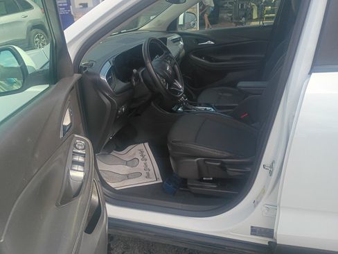 Used 2025 Buick Encore GX Preferred AWD/4WD image 11
