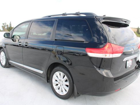 Used 2012 Toyota Sienna Limited w/ Premium Pkg image 5