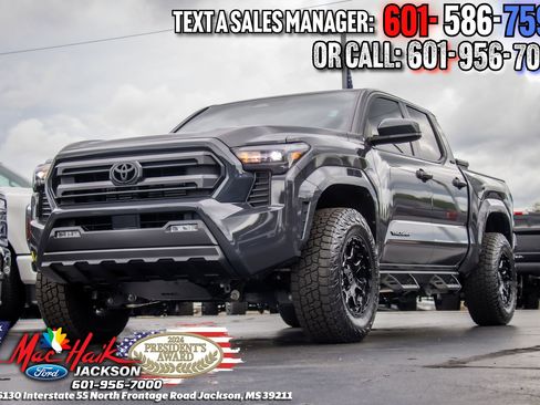 Used 2025 Toyota Tacoma SR5 AWD/4WD image 4