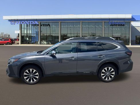 Used 2023 Subaru Outback Touring AWD/4WD image 2
