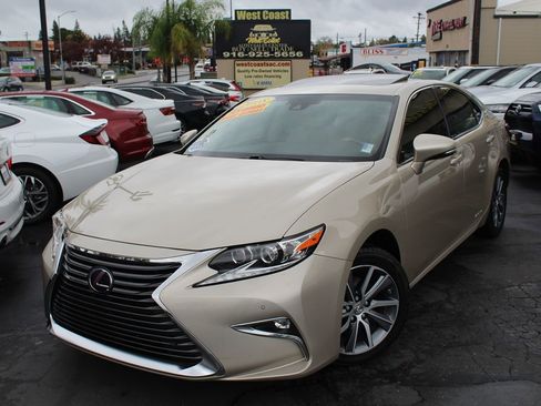 Used 2018 Lexus ES 300h image 2