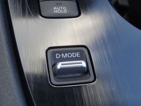 Used 2023 Nissan Rogue SV image 16