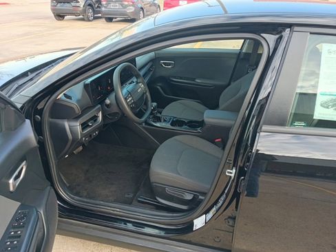 Used 2025 Kia K4 LXS image 10