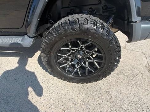 Used 2018 Jeep Wrangler Unlimited Sahara w/ Cold Weather Group AWD/4WD image 13