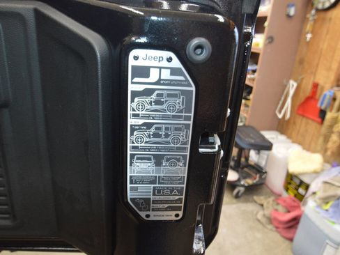 Used 2023 Jeep Wrangler Unlimited w/ Cold Weather Group image 15