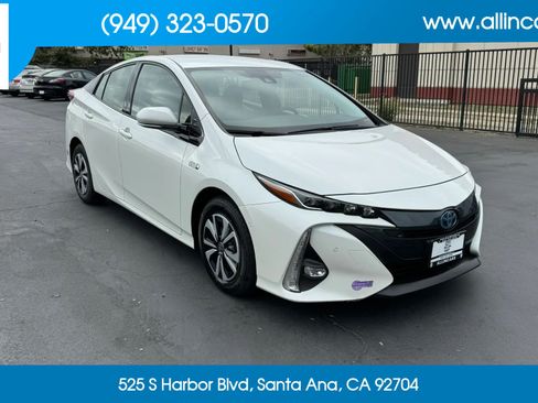 Used 2019 Toyota Prius Prime Advanced w/ Carpet Mat Package FWD image 3