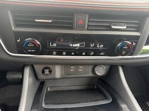 Used 2025 Nissan Rogue SV AWD/4WD image 33