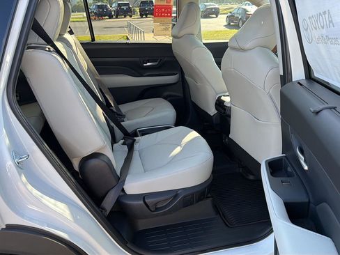New 2026 Toyota Grand Highlander FWD image 14