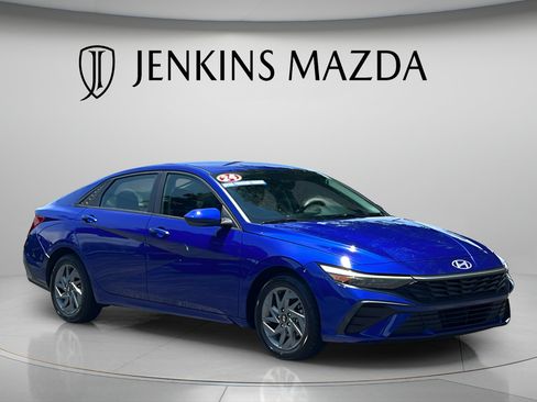 Used 2024 Hyundai Elantra SEL FWD image 1