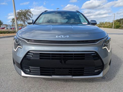 Certified 2024 Kia Niro EX Touring image 3