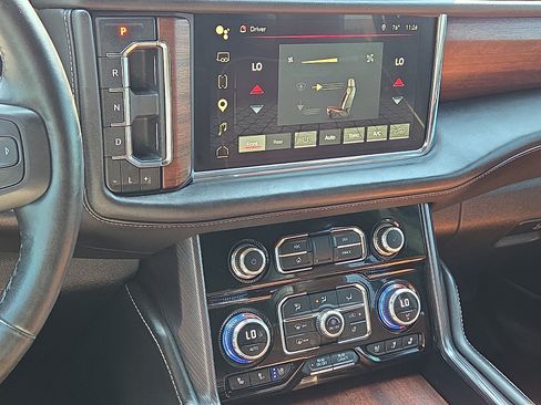 Used 2023 GMC Yukon XL Denali Ultimate AWD/4WD image 21