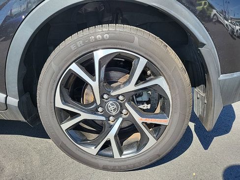 Used 2019 Toyota C-HR XLE image 17