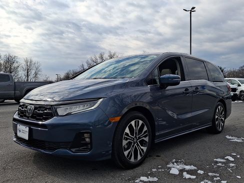 Used 2025 Honda Odyssey Elite image 3