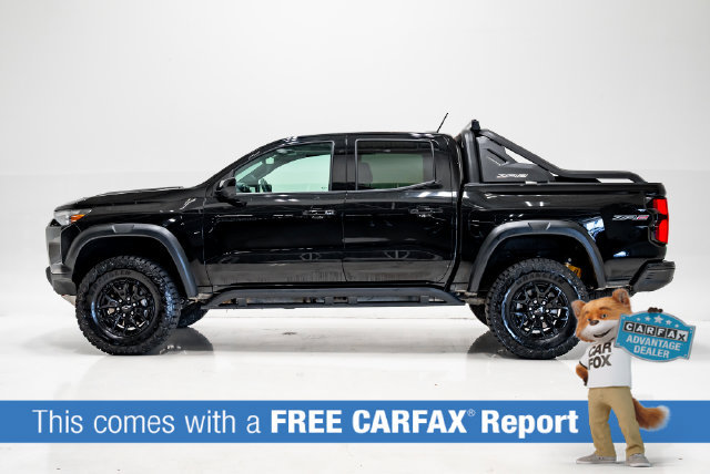 Used 2025 Chevrolet Colorado ZR2 w/ Midnight Edition AWD/4WD image 2