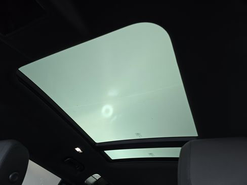 Used 2023 Land Rover Defender 110 X-Dynamic SE image 29