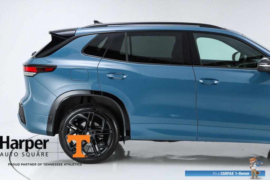 Used 2025 Volkswagen Tiguan SE R-Line AWD/4WD image 11