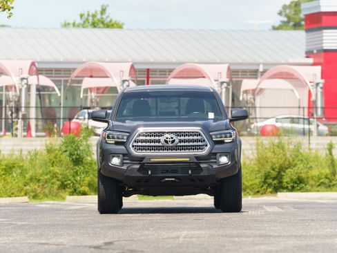 Used 2016 Toyota Tacoma TRD Off-Road w/ Premium & Technology Package RWD image 33