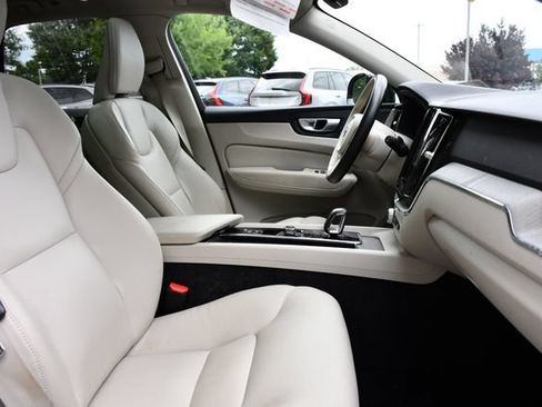 Certified 2024 Volvo XC60 B5 Plus w/ Climate Package AWD/4WD image 25