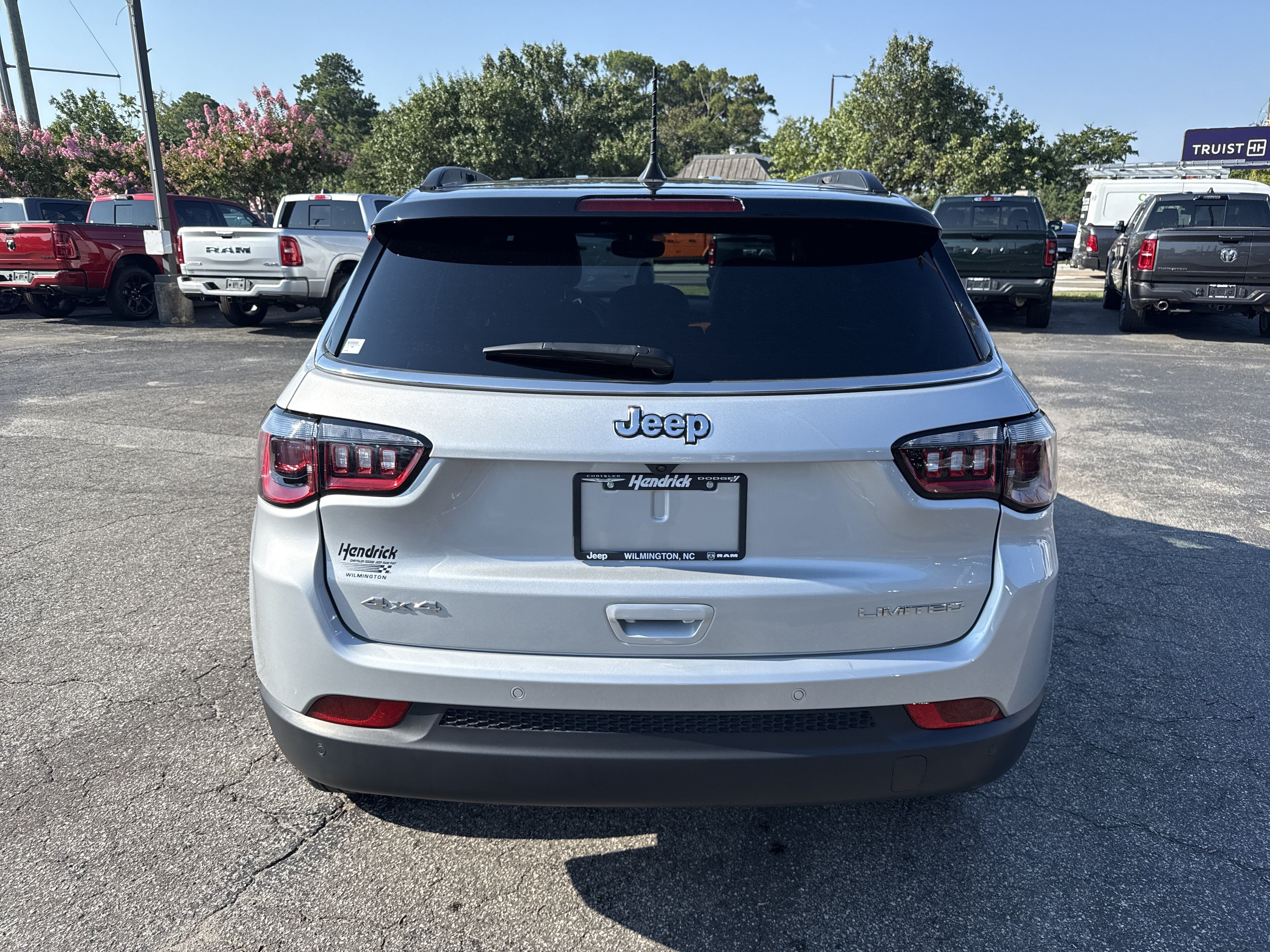 Used 2025 Jeep Compass Limited AWD/4WD image 8