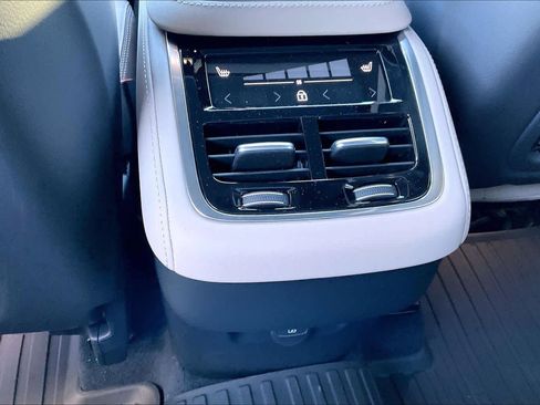 New 2026 Volvo XC90 B6 Ultra w/ Protection Package image 16