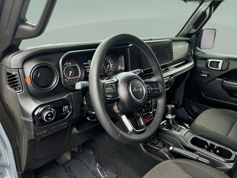 Certified 2025 Jeep Gladiator Mojave w/ Convenience Group AWD/4WD image 43