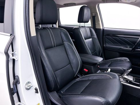 Used 2018 Mitsubishi Outlander GT image 30