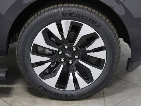 New 2026 Ford Expedition Platinum image 13