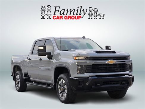 Used 2025 Chevrolet Silverado 2500 Custom w/ Custom Convenience Package image 2