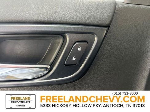 Used 2019 Chevrolet Suburban LT image 20