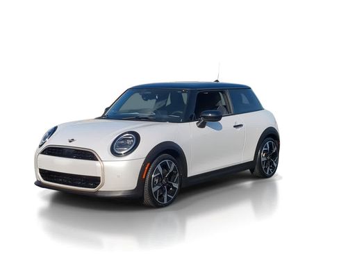 Used 2025 MINI Cooper 2-Door Hardtop image 4