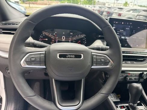 Used 2025 Jeep Compass Limited AWD/4WD image 16